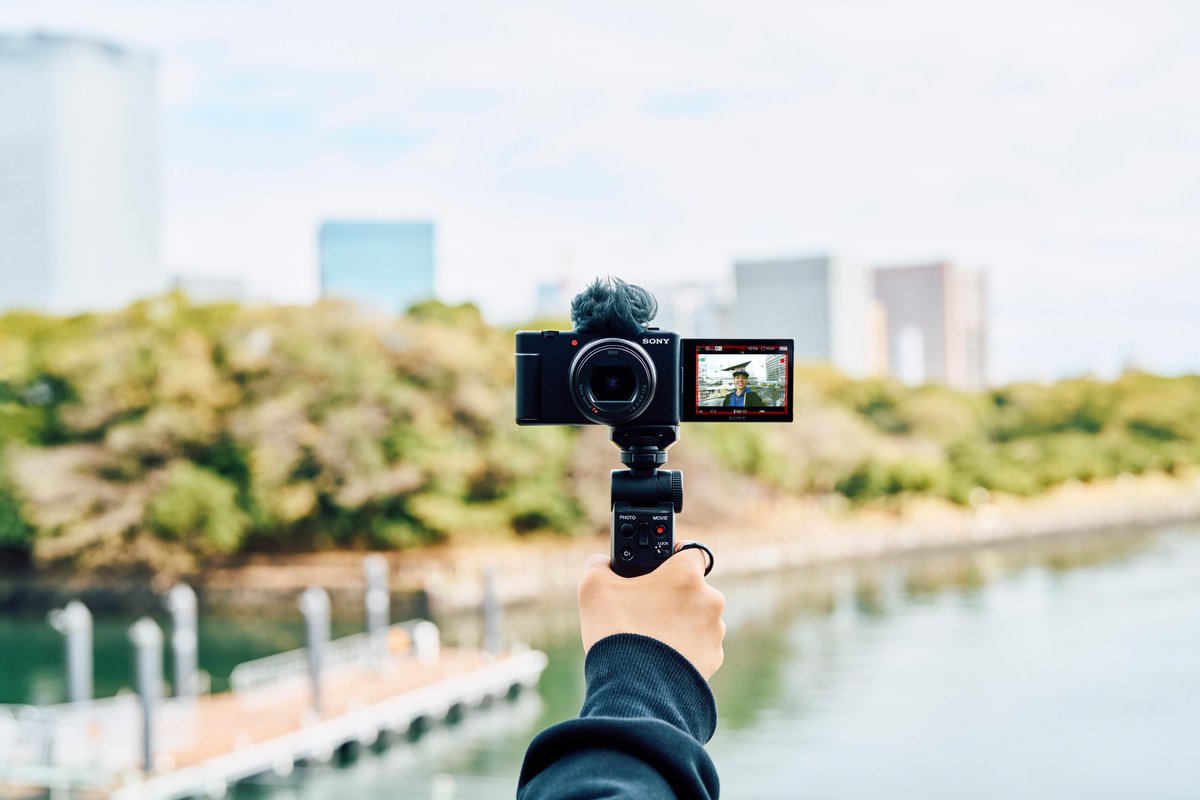 SonyUK's tweet photo. 🆕 📷Meet the NEW ZV-1 II
The ideal all-round compact vlog camera!
✔️ Ultra-wide 18mm - 50mm lens
✔️ Cinematic Vlog settings
✔️ Directional 3-capsule microphone
Click here to see all the ZV-1 II capabilities: https://t.co/cNgFiXqUSa
#SonyZV #SonyVlog #SonyVlogging #SonyAlpha https://t.co/cJQ6FkOuGA