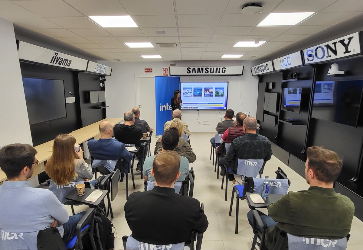 MCRinfo's tweet photo. ▶️ Hoy celebramos en @MCRinfo #intelnucday para dar a conocer a nuestros clientes todo el porfolio de soluciones de los mini PC #nuc de #Intel pensados para verticales como corporate, gaming...
#intelnucday #soluciones #gaming #compacto #procesadores #intelcore #arc https://t.co/BxwPc0x79M