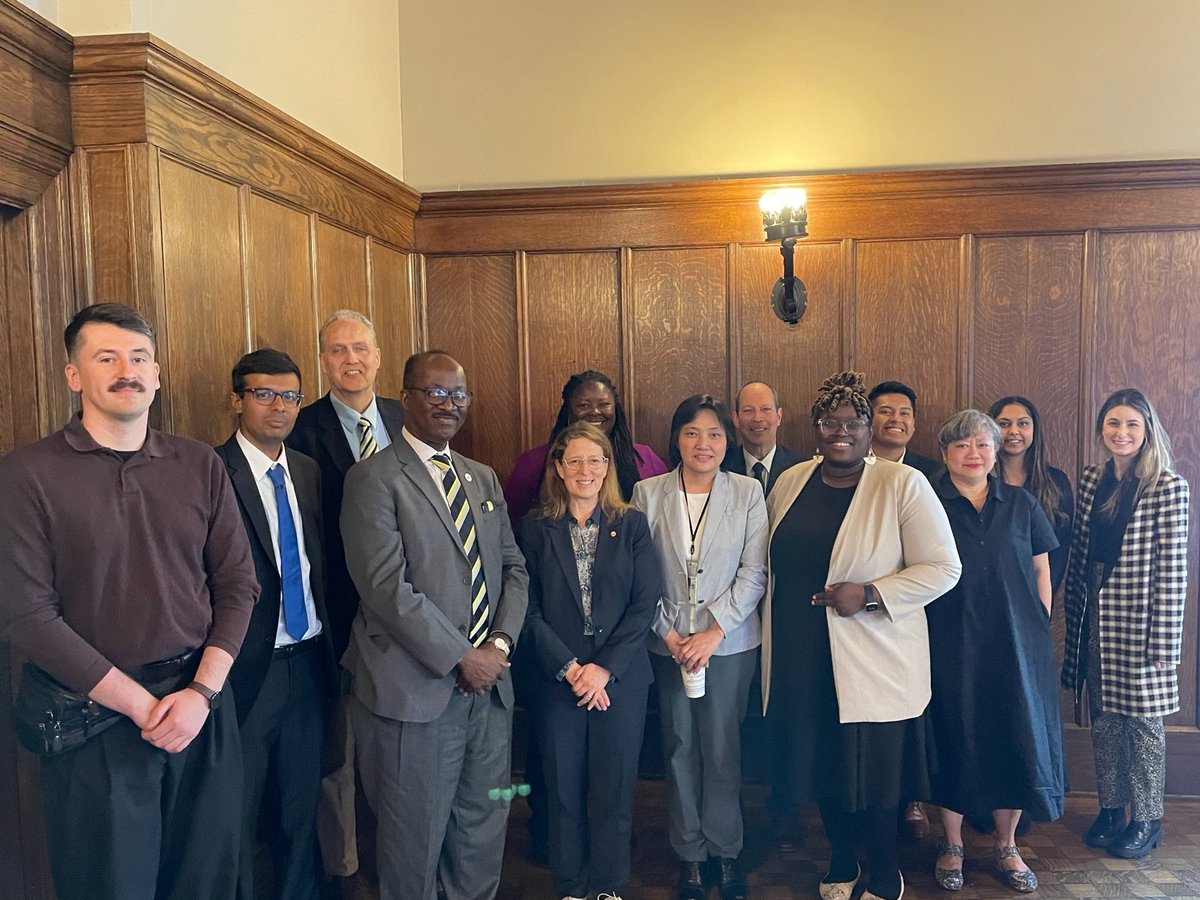 FMCSA's tweet image. Last Friday, FMCSA Administrator Hutcheson joined local and Federal transportation partners in New York for a roundtable discussion on freight mobility and commercial motor vehicle (CMV) safety in urban areas.