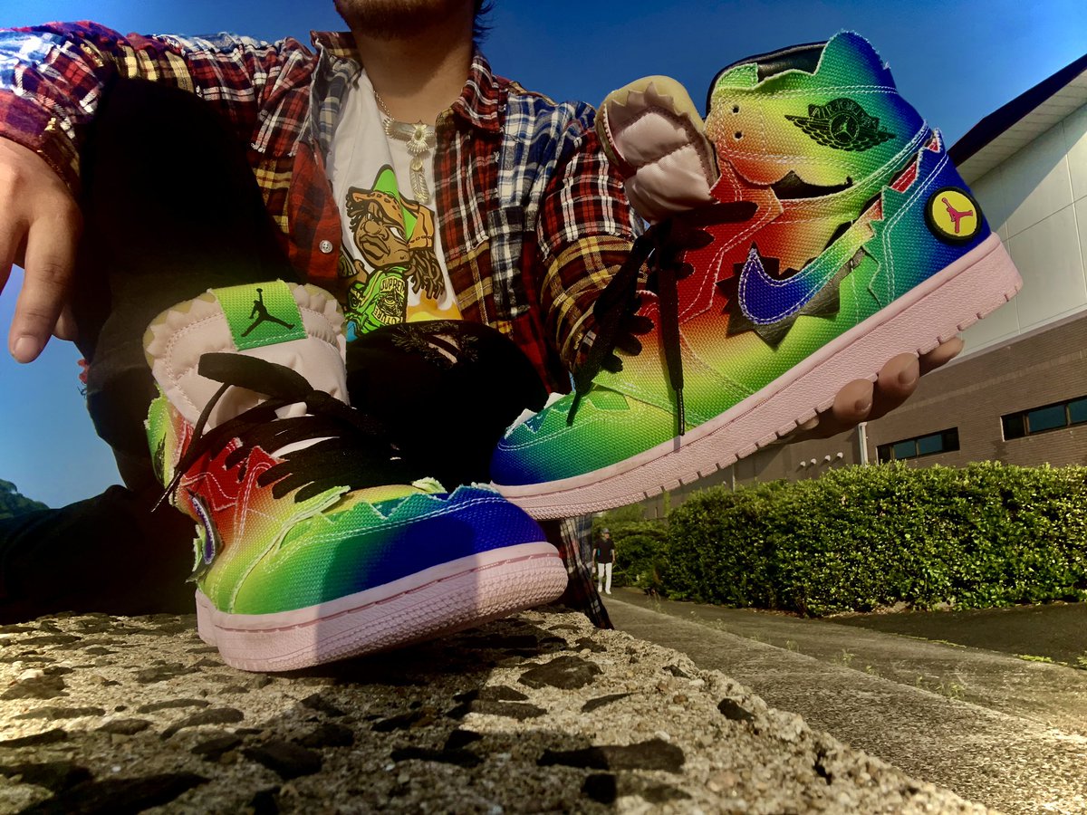 LCHOBBYS's tweet photo. J Balvin Nike Air Jordan 1 Retro High OG
#Jbalvin #Nike #airkordan1 #スニーカー #ファッション https://t.co/2DC0UJFgmu