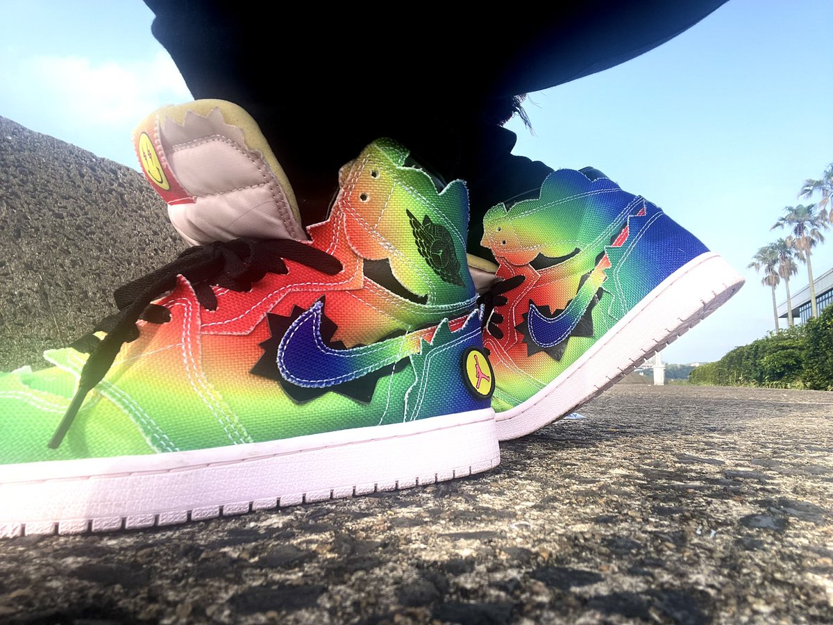 LCHOBBYS's tweet photo. J Balvin Nike Air Jordan 1 Retro High OG
#Jbalvin #Nike #airkordan1 #スニーカー #ファッション https://t.co/2DC0UJFgmu