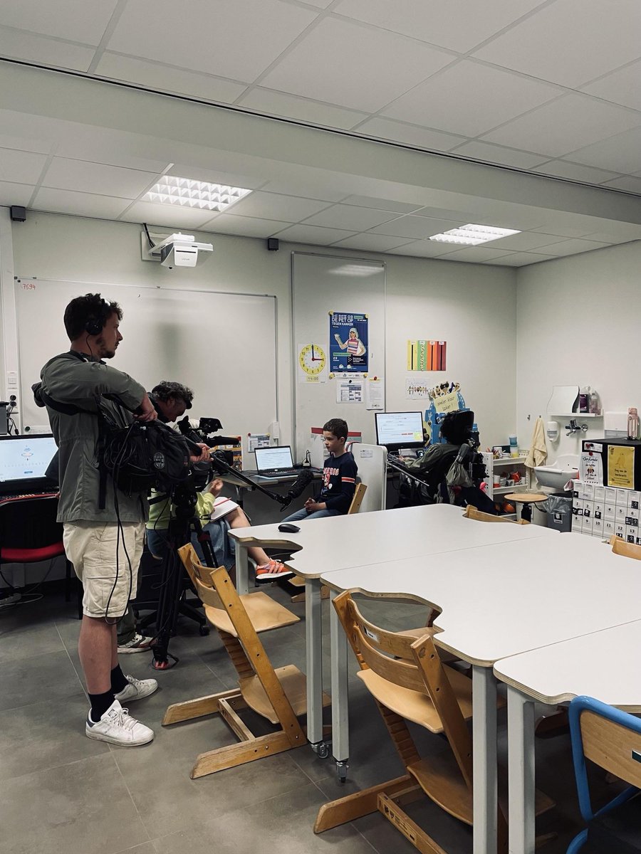 📺 Vandaag kwam <a href="/karrewietketnet/">Karrewiet</a> langs bij Alexander in de klas <a href="/sintlodewijk_/">Sint-Lodewijk</a> 

Het interview gaat over gebruik/misbruik van de voorrang in pretparken (oa <a href="/Efteling/">Efteling</a>) voor mensen met een beperking.

Straks nog eens om 18u55
#fieremama
#ketnet #karrewiet
#sintlodewijk
#Efteling