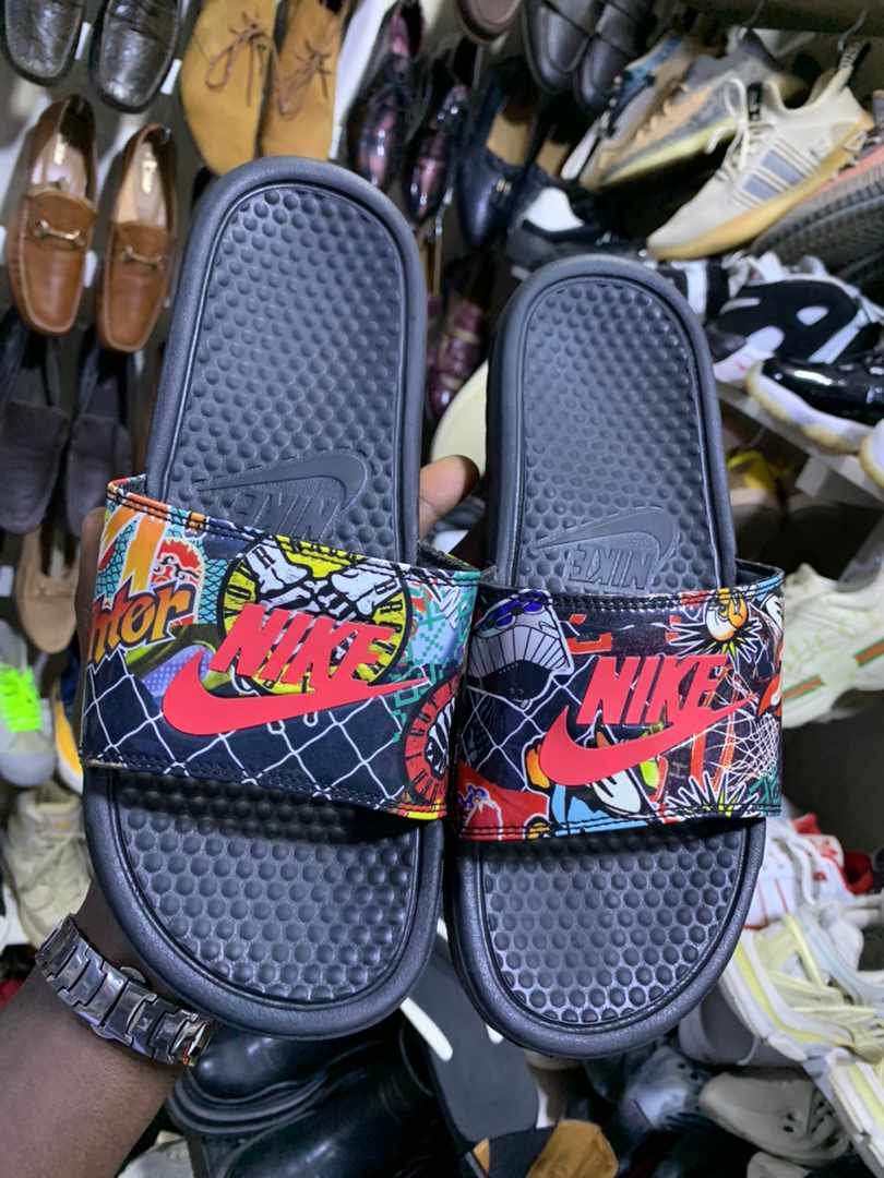 NIKE SLIDES  FOR WEEKEND 
AVAILABLE DM/WHASPP 0789985308
#nikepro #Nike #NIKEDunklow #nikeมือสอง #nikebyyou 
@Hoodtherich @nikestore @Nike @NikeService @usnikefootball @nikebasketball