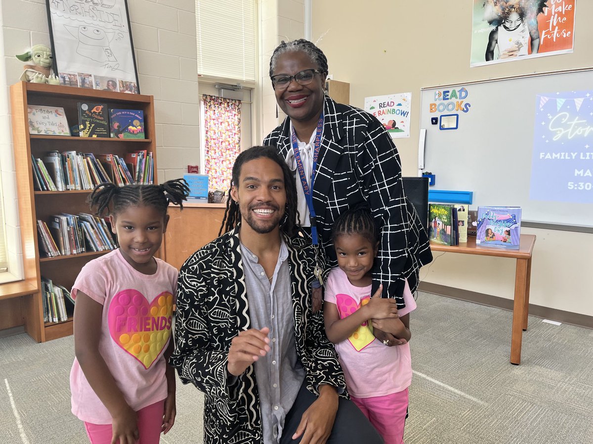 ⁦@piercefreelon⁩ ⁦@NorthsideES⁩ today!!! Thx ⁦@KatColeReads⁩ 4 organizing & ⁦@FlyleafBooks⁩ 4 partnering w/us. Bc Pierce is more than his bio, I captured the moment w/my grands. We appreciate U sharing yr children’s books & music. Come out tonight at 5:30.