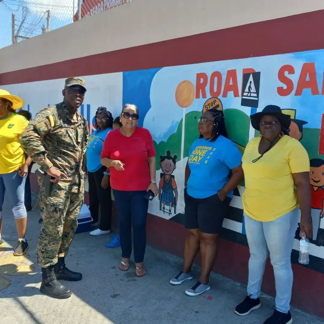 JDFSoldier's tweet photo. #Repost @thejamaicaregt
——
#HAPPENINGNOW
The Combat and Support Battalion, The Jamaica Regiment is currently in the Denham Town Zone.
See what's happening there.
#ProGente https://t.co/ZyaOaaSSOO