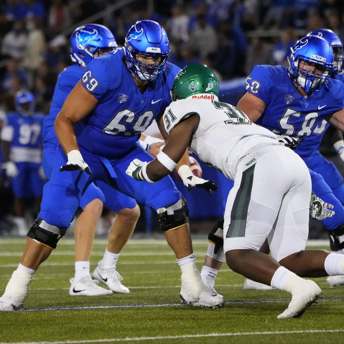 Blessed for my twin @MercerLuniewski and I to have been offered by @UBFootball . Thankful for the opportunity!!
-@AllenTrieu @Rivals_Clint @CraigHaubert @SWiltfong247 @kingsboro02 @BigFrank513 @Nstady @TrainBSP @CoachRenfroe @CHCAFootball #on24L 🔵⚫️