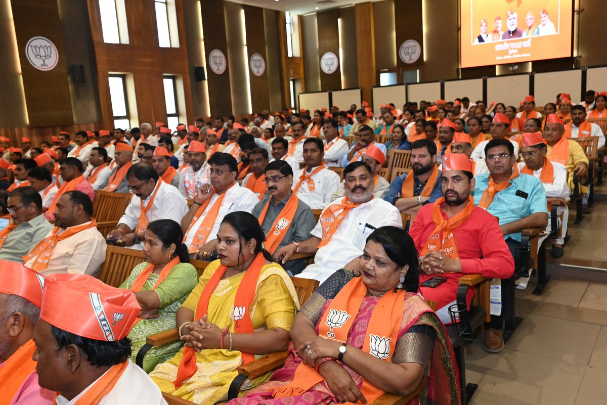 Under the able leadership of BJP State President Shri @CRPaatil ji & State Organizational Secretrary Shri @ratnakar273 ji,a meeting of ChhotaUdepur district BJP unit was organized at Shri Kamlam,Gandhinagar.