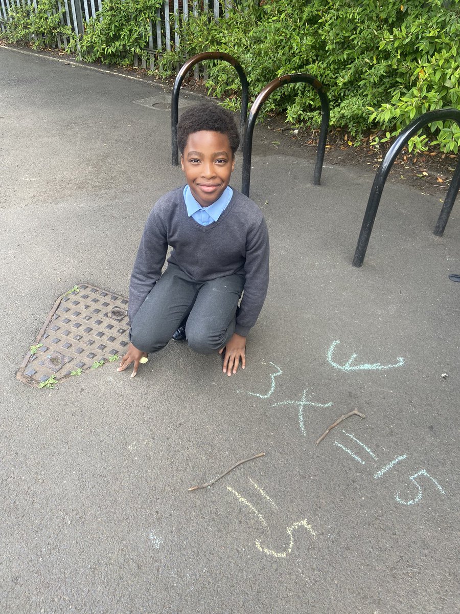 We were learning to create and solve equations outdoors today in Primary 5 ✖️🟰🍃🪵 #outdoorlearning #challengeandenjoyment @stpaulwhiteinch