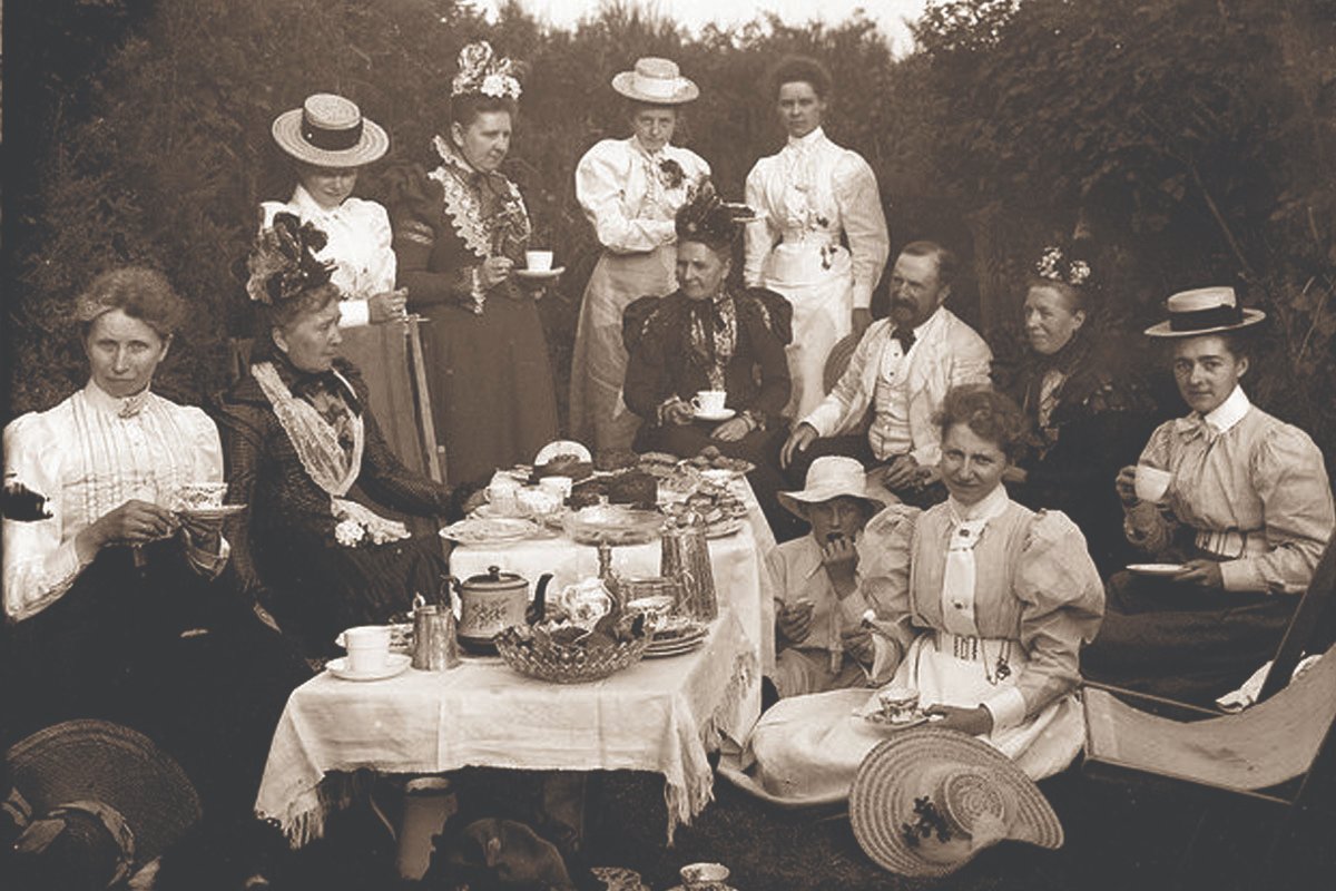 You're Invite for Tea with the Pinchots 
Saturday, June 3rd 🫖

A unique experience to "meet" individual Pinchot family members and Teddy Roosevelt!

Choose from seven different tea times. 

🎟 Tickets are limited. Purchase now >>
greytowers.org/tea-with-the-p…