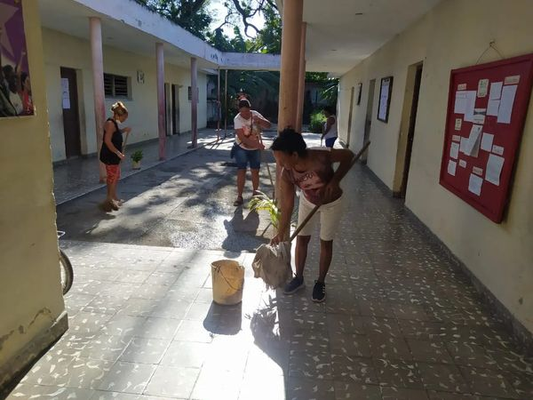 epjdluz's tweet photo. Se desarrollaron ejercicios teóricos y prácticos como parte del Ejercicio Meteoro 2023.  #Ladefensacivilenaccion #CubaMined #educacióncontramaestre #Contramaestre #MejorEsPosible #MejorEsPosibleStgo @LeticiaCalvo @dpestgo @FundichelyRosa @DraMaricelDME
@EsterisFrancis https://t.co/LN1VNW5LDM