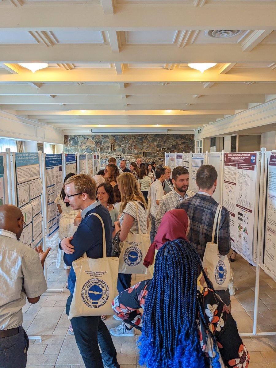 Poster sessions at #europneumo are hopping! Great to see so much engagement #europneumo16