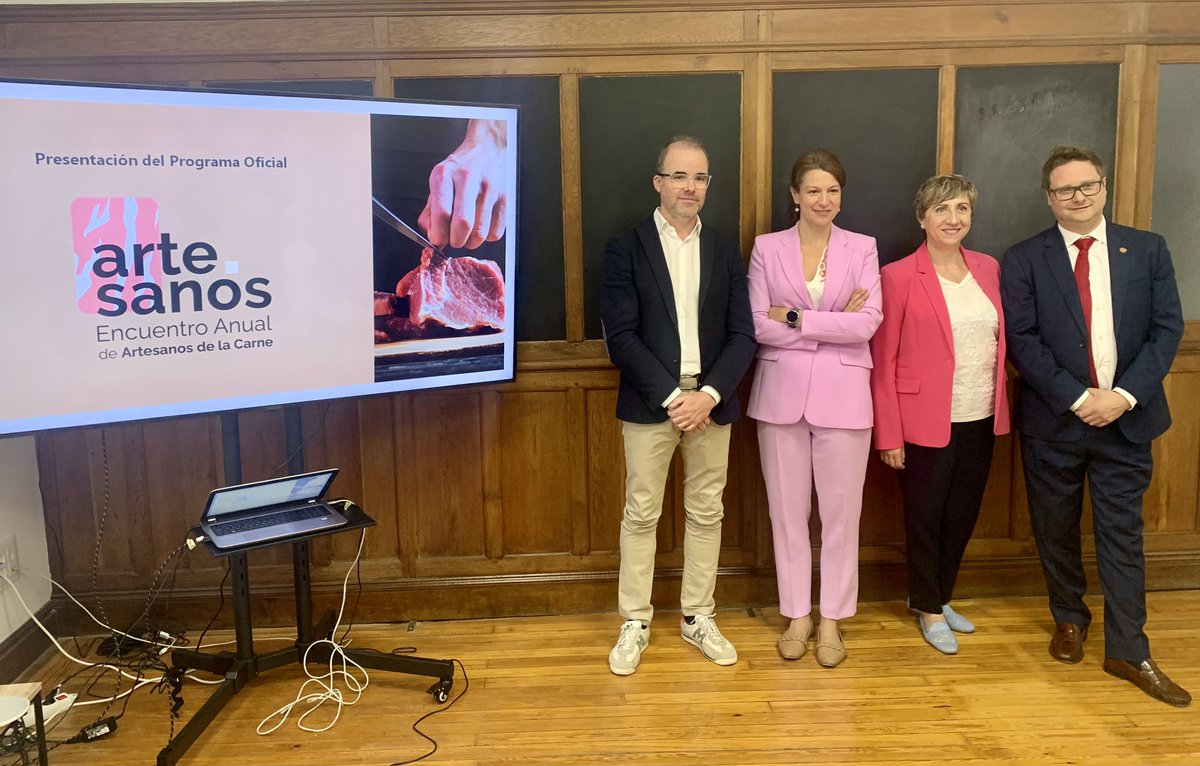 marta__nn's tweet photo. Esta mañana he acompañado a #Cedecarne y @Carnimad en la presentación del I Encuentro de Artesanos de la #Carne, organizado en colaboración con @Agrifoodcom y q tendrá lugar el 30 sep-1 oct para poner en valor a los profesionales del sector cárnico
#EAAC https://t.co/y84CIElowE https://t.co/JqsPyc0U5X