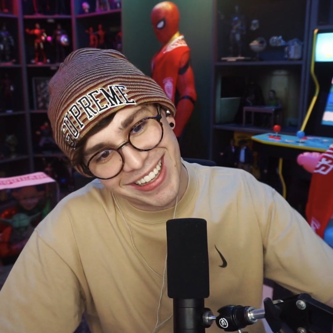 Alexa⟭⟬⁷ ⊙⊝⊜ | 🦈💛💜 tweet media