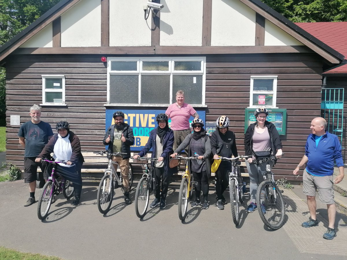 apcarr33's tweet photo. Fantastic Cycle Workshop delivered by our @refreshbwd Volunteers to participants from @mpt_steps today! A great opportunity for our Volunteers to share their skills and knowledge with keen students who hopefully feel more confident on two wheels now. #activetravel #volunteering https://t.co/gMS1VZWtyA