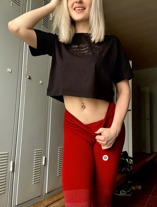 I changed my hair colour again 😅 What do you think? https://t.co/e2fmMVWvu5