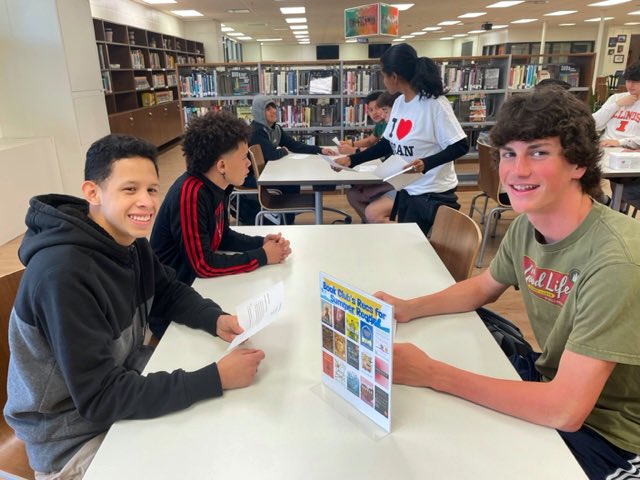 Rachel__Gannon's tweet photo. Wheaton North AP Spanish and ESL 1 students enjoying a language exchange. Meaningful dialogue all around! @BettyBasista @Mehretta #YourCommunitySchools https://t.co/quZI6MY56Z