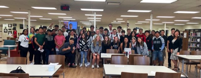 Rachel__Gannon's tweet photo. Wheaton North AP Spanish and ESL 1 students enjoying a language exchange. Meaningful dialogue all around! @BettyBasista @Mehretta #YourCommunitySchools https://t.co/quZI6MY56Z