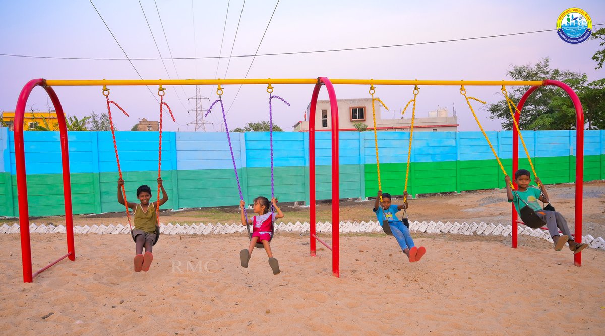RourkelaMC's tweet photo. Ruputola Basti gets a facelift with the addition of a Children's Park, Fitness Park, and a Footway with seating space . These new facilities alongside Parichay Gruha, Anganwadi Center, and Ama Pathagara have made the spot a favourite among children and parents.
#rmc https://t.co/BiKeRWGg3L