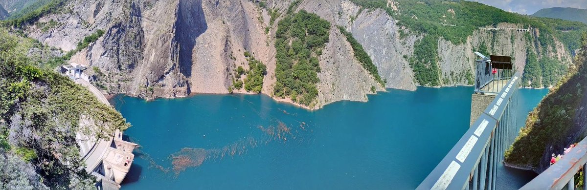 Barrage de Monteynard 🏞️📷 #isere #igersrhonealpes #igersisere #lac #grenobletourism #frenchalps #rhonealpestourisme #iseretourisme #alpes #alpesishere #natureworld_photography #rhonealpes #mountainlake #france4dreams #france🇫🇷 #naturegram #lake #monteynard #velo #cycling