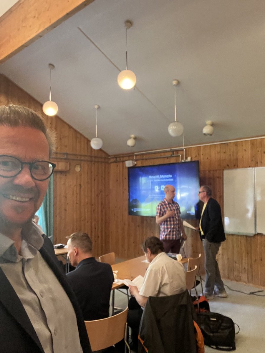 Keski-Uusimaan osakesäästäjien vieraana puhumassa asuntomarkkinasta ja -sijoittamisesta. Kiitos kutsusta!

Kohta puheiden päälle saunaan ja uimaan Rusut -järveen😄

#sijoittaminen #osakesäästäjä