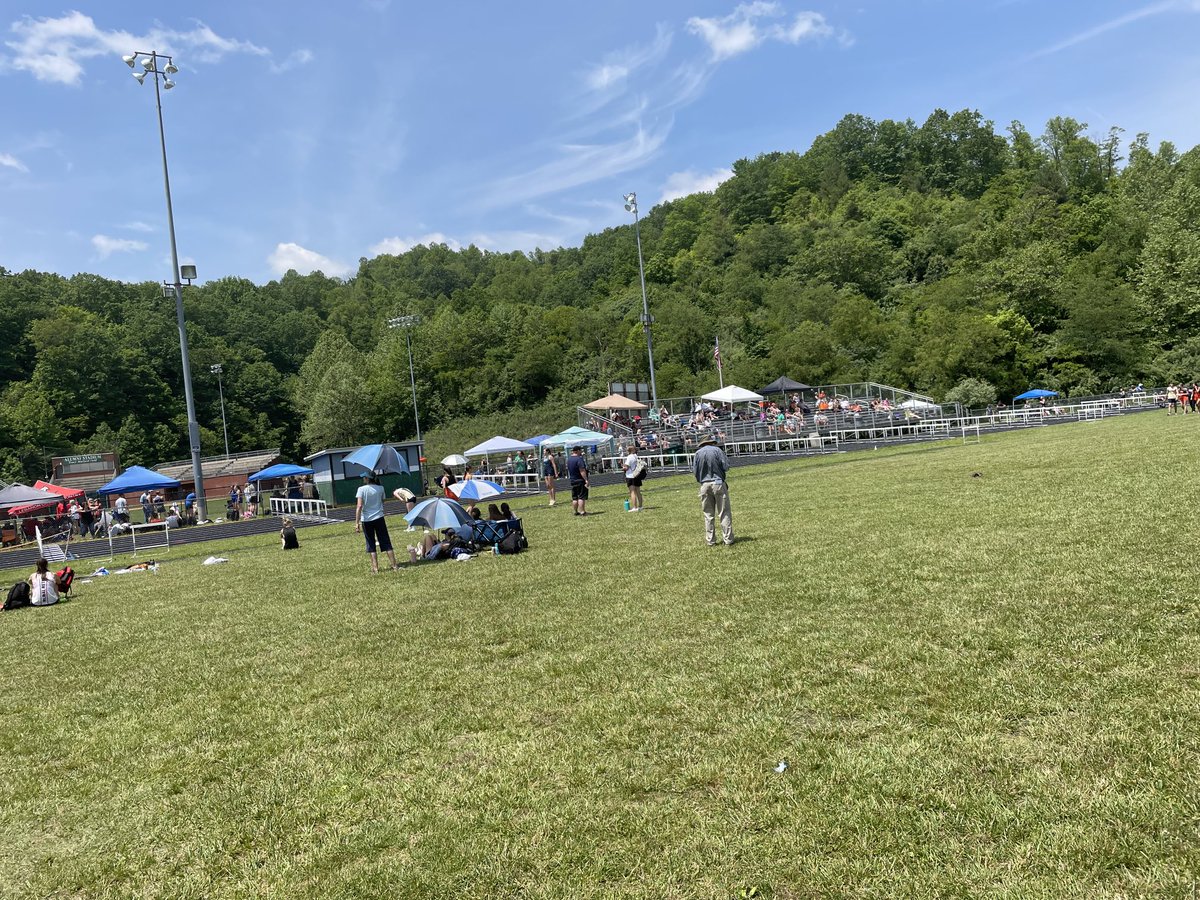 Greg_BHCSports's tweet photo. Scenes from region 1d track meet in coeburn.  #hctrk https://t.co/GfCmb41Uyd