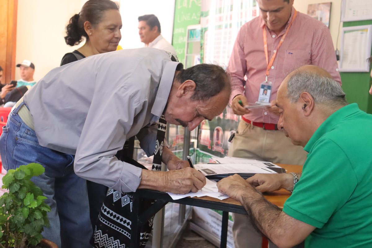 Seguimos impulsando el desarrollo del campo. Entregamos tarjetas de fomento agropecuario en Fusagasugá, Arbeláez, Silvania y Zipacón. Nuestros campesinos pueden acceder a descuentos y a la compra de insumos y elementos que dignifican su trabajo diario.
#RegiónQueProgresa