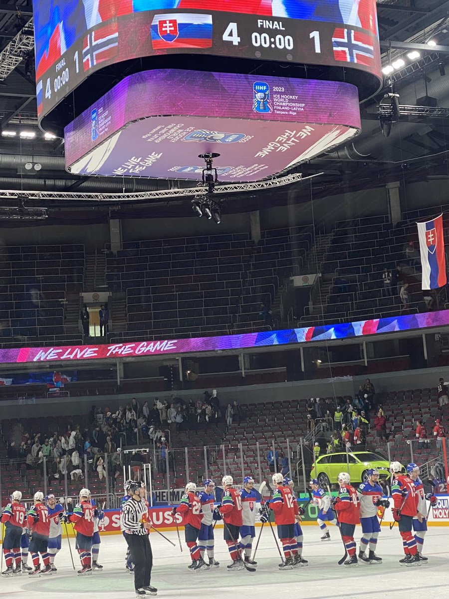 miro81s's tweet photo. Slovakia-Norway 4:1 🇸🇰in our 7th game in W. Championship..now we sit and wait..btw is anybody a fan of Swiss knives,cheese or chocolates ?👍🏻
 (I am..)😉 https://t.co/sDSw5blTTD
