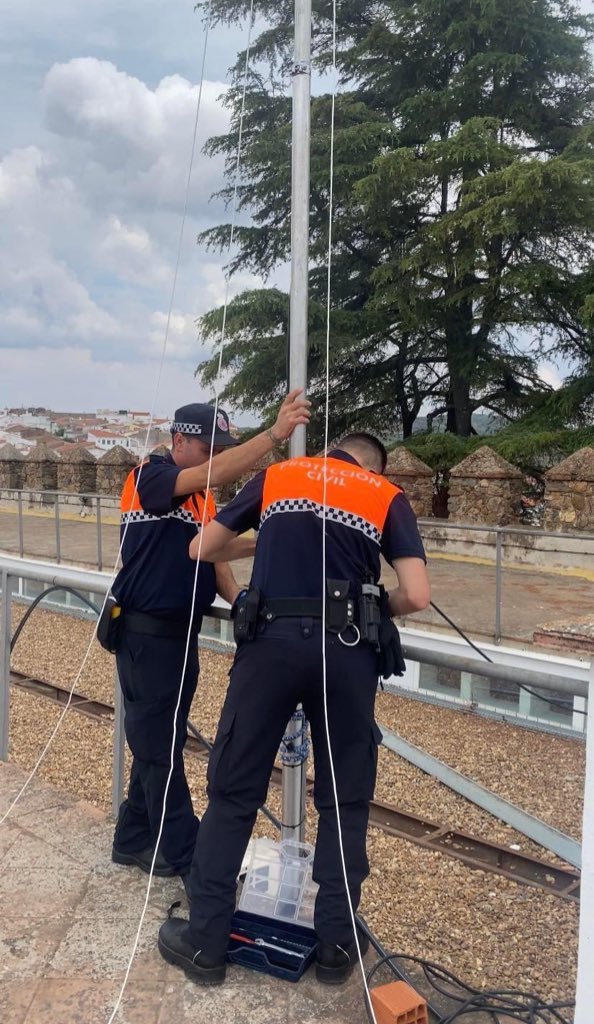 pcdonbenito's tweet photo. 🗓️ 21 de Mayo 🗓️

Nos desplazamos hasta 📍Jerez de los Caballeros, para prestar nuestro servicio de apoyo con las telecomunicaciones 📻📡🎙️en ‘XI Maratón Templario de Jerez de los Caballeros, Campeonato de España BTT’ 🚴🏽‍♀️🚴🏻🚴🏼‍♂️. https://t.co/QiBlcdeAe9