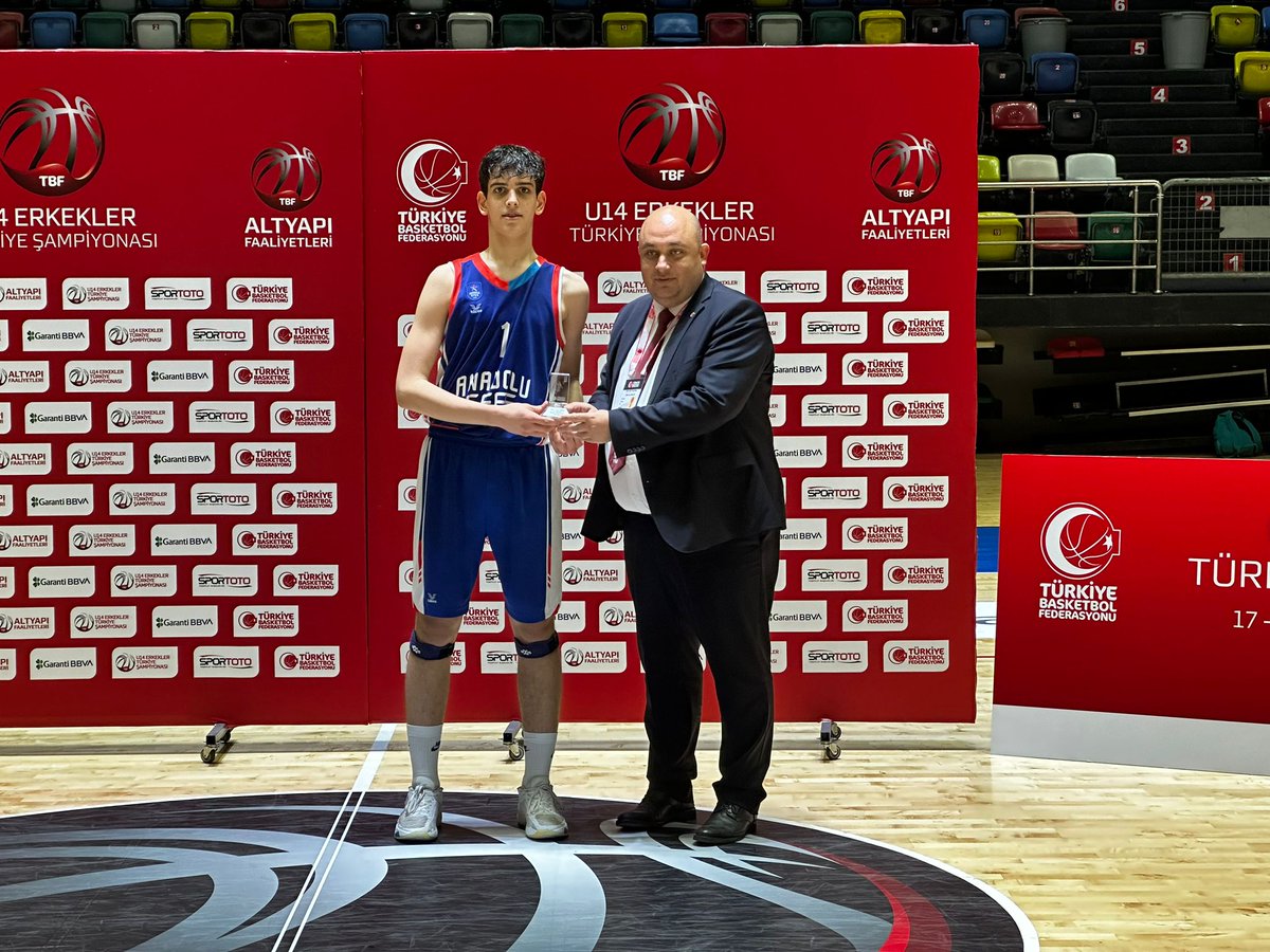 Fenerbahçe'yi 80-65'lik skorla geçerek U14 Türkiye Şampiyonası'nı namağlup şampiyon olarak tamamlayan U14 takımımızı tebrik ederiz! 👏

#HouseOfBlue
#BenimYerimBurası