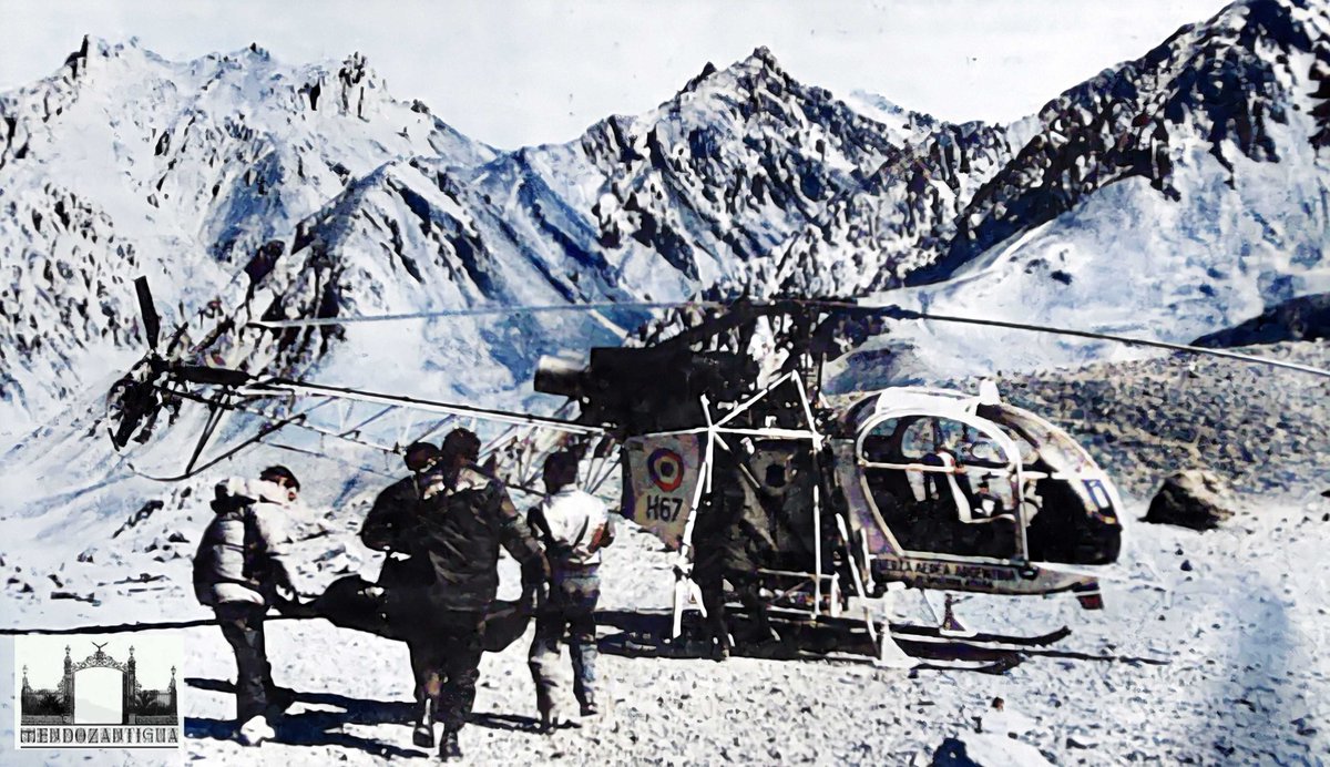 MendozAntigua's tweet photo. El cadaver del andinista Rudolf Walser es trasladado hasta uno de los helicópteros Lama SA315B, que subieron hasta Plaza de Mulas. (Abril de 1984) Mendoza
https://t.co/ul2pY98pFf
#Andinista #suizo #plazademulas #plaza #mulas #mendozantigua #walser https://t.co/z7J0Ri2dXc