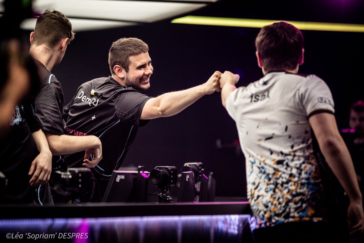 Sopriam_'s tweet photo. [PHOTOS #BLASTTVMajor - PARIS 2023] 📸

Merci à tous ceux qui prendront le temps de RT x💛ou même juste de regarder l'aboutissement de ces 14 jours de travail..

Votre soutien et vos retours sont vraiment très importants pour moi  🫶  MERCI, MERCI, MERCI 

https://t.co/7bIUOlCauu https://t.co/BtcJ0EU0hJ