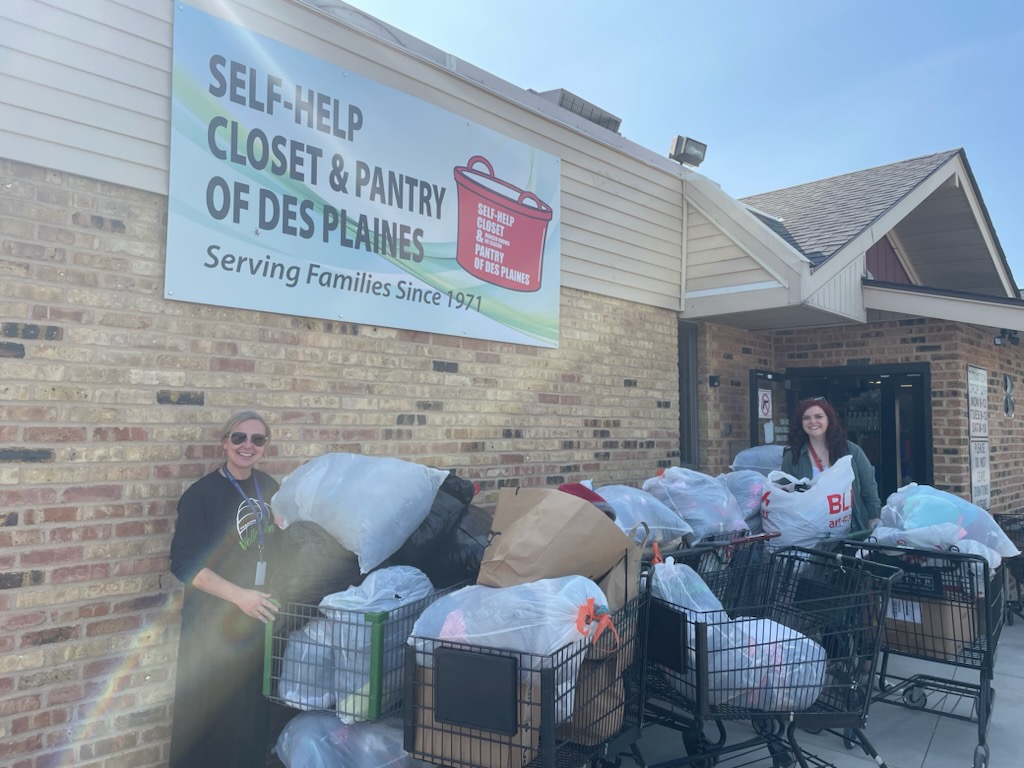 62schools's tweet photo. It's a great day here in District 62. We sincerely thank Iroquois Community School elementary school student government and the ICS students and families for the clothing donations for the Self-Help Closet & Pantry of Des Plaines. #62learns #62united #62ICS https://t.co/jgayR8jw1Y