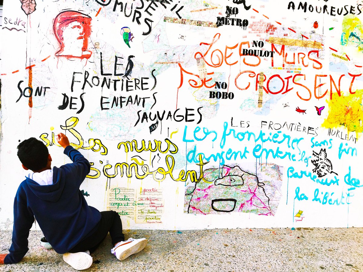 Fin de résidence du poète Pierre Soletti <a href="/ColJjaures82/">COLLEGE JEAN JAURES 82</a> . Nos murs ont la parole, celles des élèves d' Ulis et UPE2A.  Quelle magnifique aventure !#printempsdespoetes #EAC #inclusion <a href="/DSDEN82/">DSDEN 82</a>