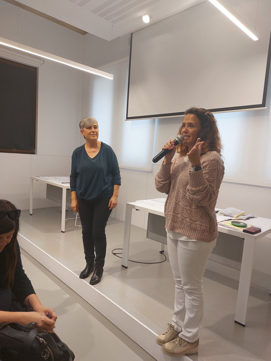 icscat's tweet photo. Enfortim els projectes transformadors de l'#APMetrosud amb una sessió a 40 líders de projectes: reflexionem, generem xarxa i ens il·lusionem.
La jornada d'avui s'emmarca en #Uneix, un projecte de transformació per a donar resposta als reptes de futur de l'#AtencióPrimària. https://t.co/8SRKPQndZr