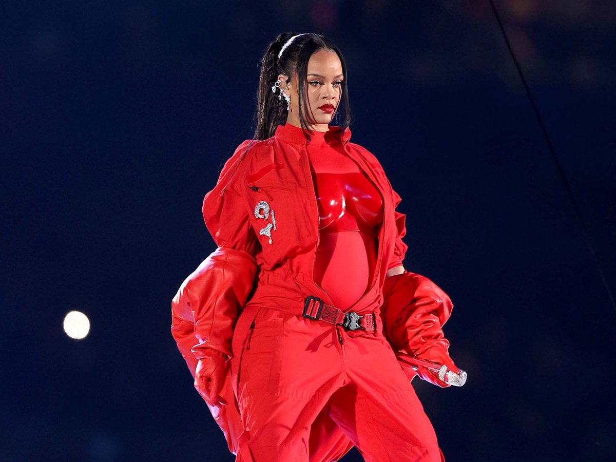 ririoncharts's tweet photo. Rihanna's US album sales milestones in recent years: 🇺🇸

May 12, 2023 — 1 million units 
May 19, 2022 — 500k units https://t.co/SSiDxQZ2jc