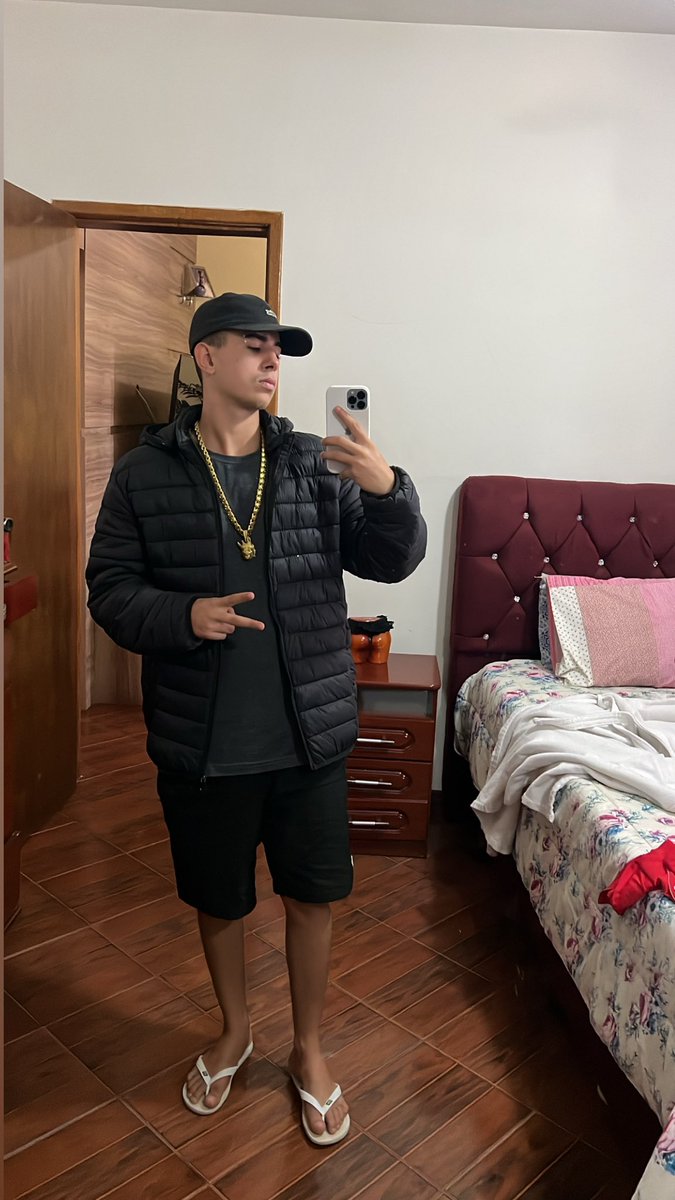 Faria no off ? Rt igual direct respondo lá se faria ou não com vc 😝