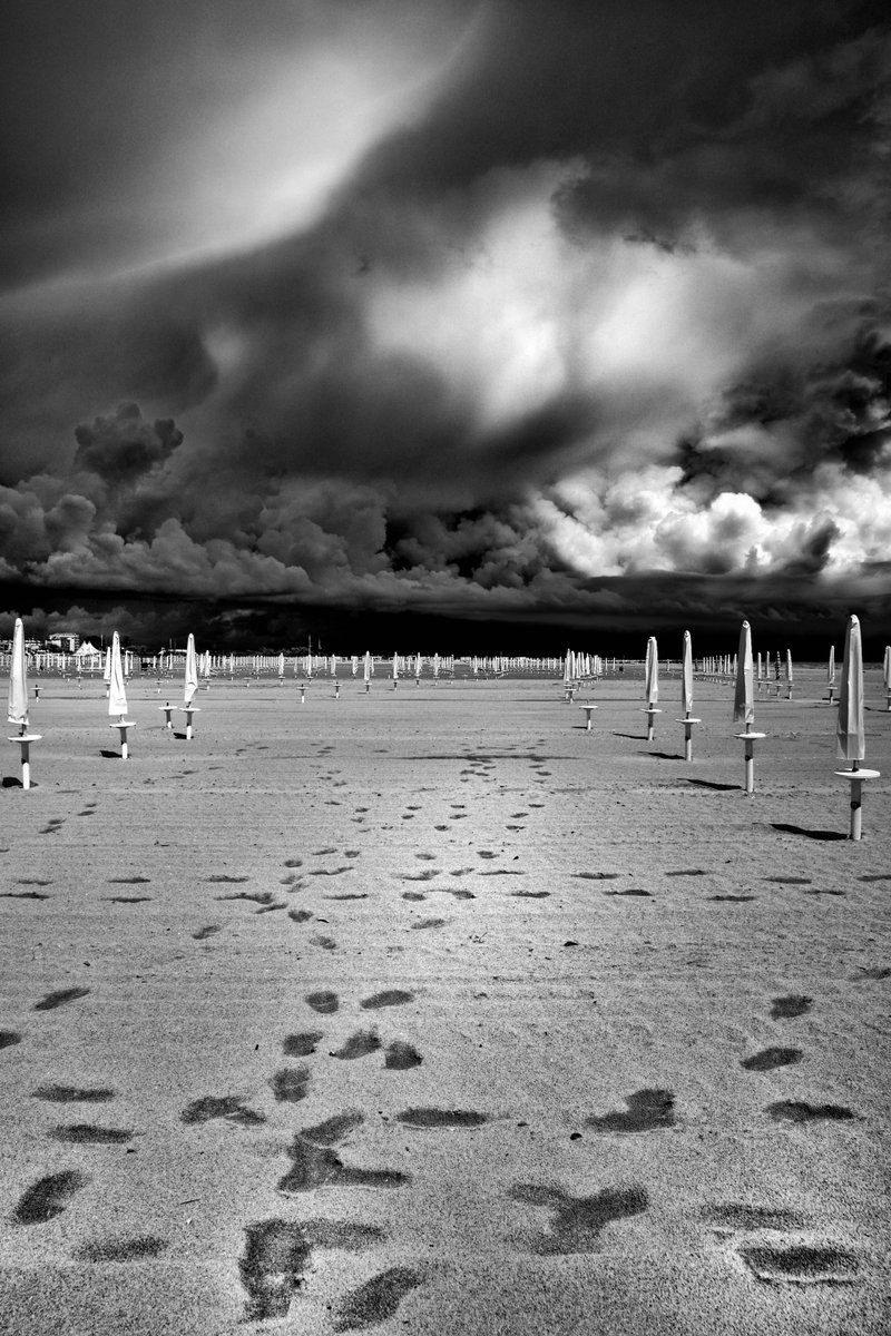 THE STRANGE BALLET OF FOOTPRINTS
The peculiar choreography of footprints preceding the storm resembles the thoughts of my heart.

#NFTphotographers #nftphotography #nftgallery #NFTs #NFTphotos #nftphotographer #nftphoto #blackandwhitephotography #monochrome #PhotographyIsArt