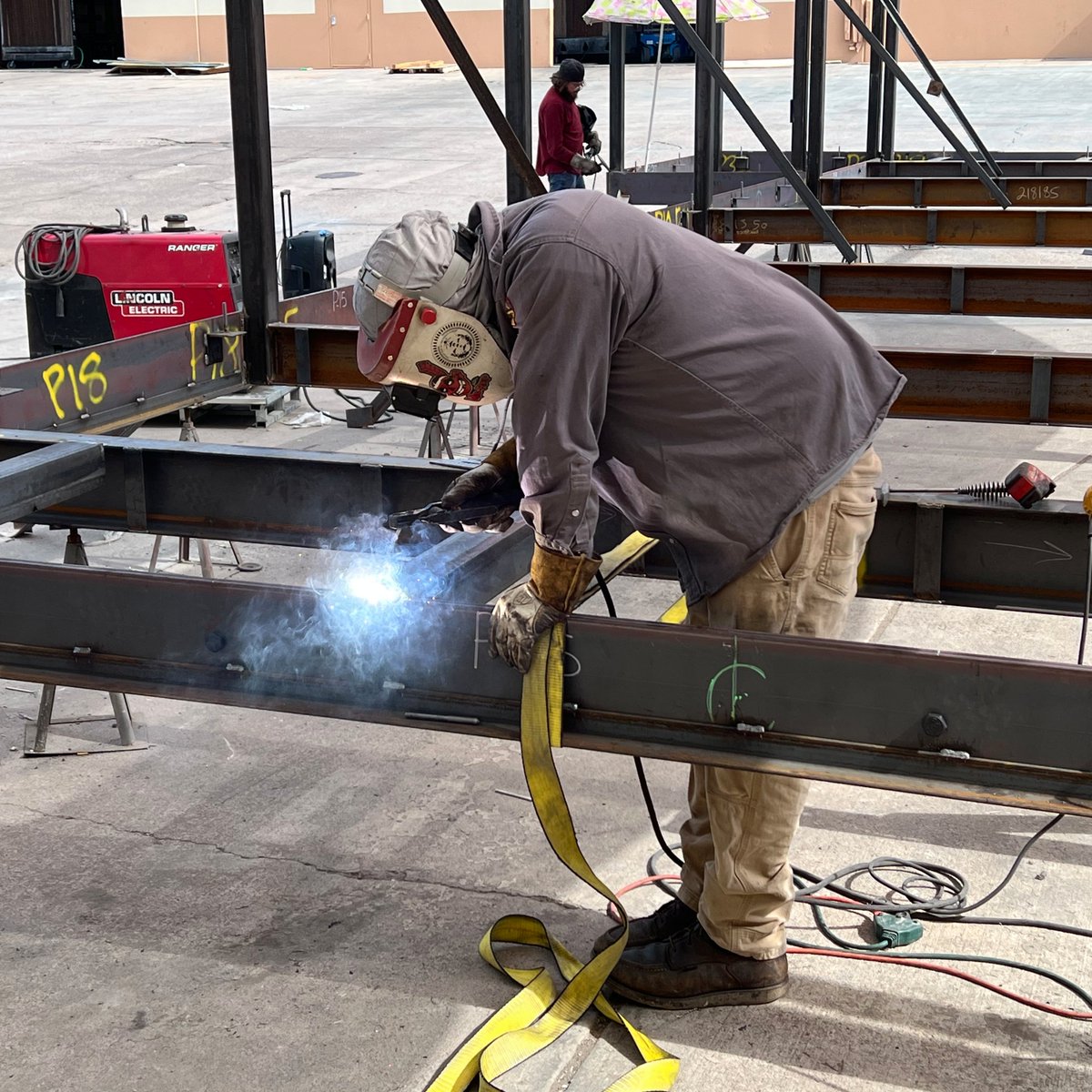 A MODULAR QSR IN REAL TIME:  Transformation begins.  Week 2 steel structure, layout, erect and weld.

#thisismodular #thisisnotabox #modularworks #coffeeshops #QSR #fastfood #drivethrus #russomodular #modularbuilding #entrepreneurs #franchisors #commercialdevelopers #franchisee