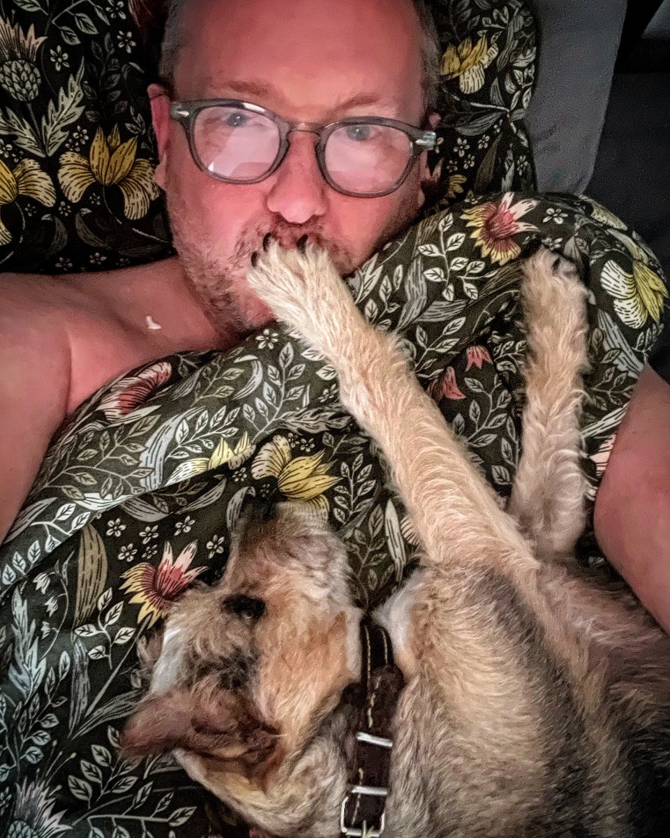 Joined for siesta by Coca. She’s totally #Pawsome ! It’s a dogs life. 

 #puppylove #dogsofinstagram #puppiesofinstagram #cutepuppies #pawsome #puppyoftheday #instapuppy #dogstagram #petscorner #puppygram