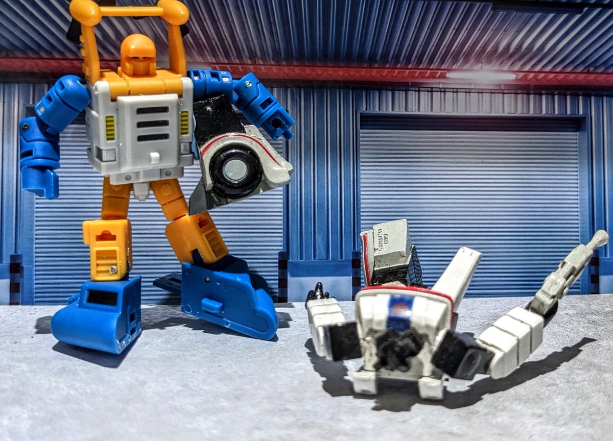 Seaspray: Jazz, how do we fix you?
Jazz: Bring me to my lab.
Smokescreen: Got it. I'll drive there now.
Jazz: But it's just behind you!