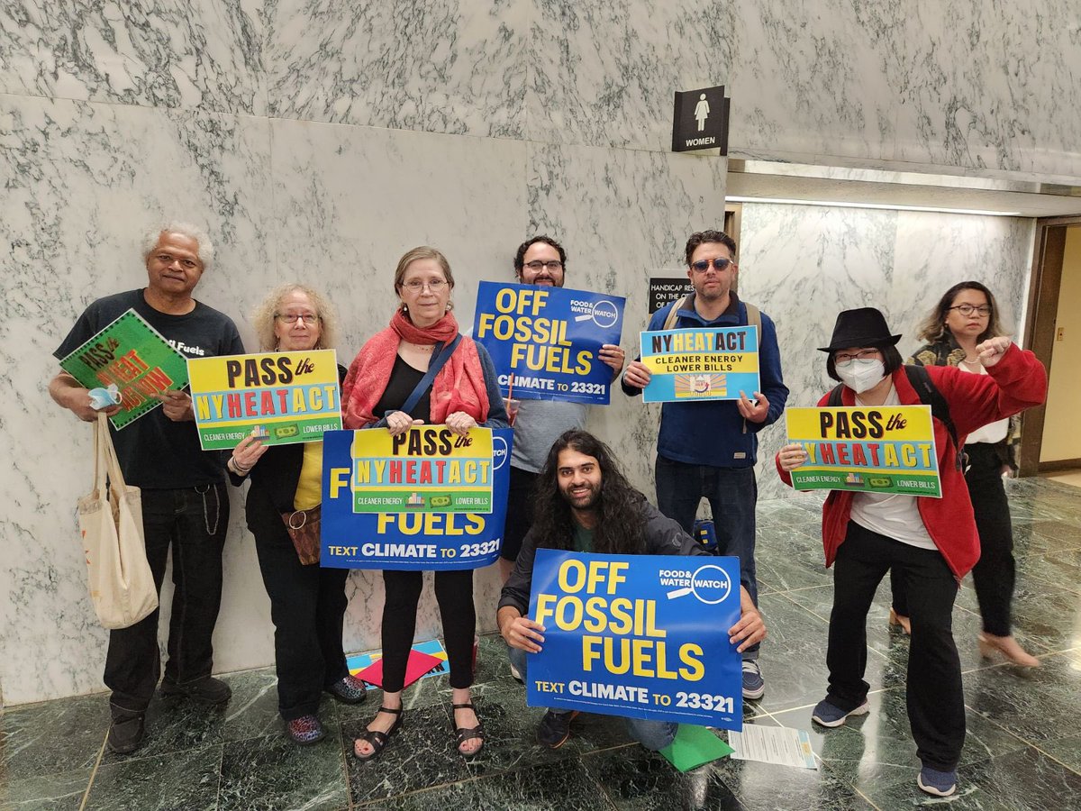 FWWNewYork's tweet photo. We’re out here in Albany demanding our legislature end subsidies propping up fracked gas.
It’s time for a #GasFreeNY! Pass the NY HEAT Act now! https://t.co/jCqWu1p1xI