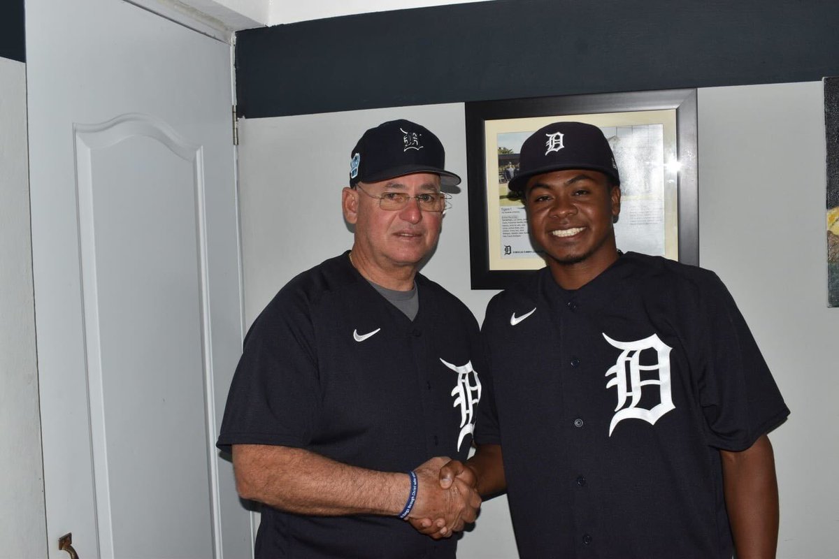 ¡Un #WorldBaseballClassic memorable lo llevó a un sueño hecho realidad! Duque Hebbert estampó su firma con los <a href="/TigresdeDetroit/">Tigres de Detroit</a>. 👏🏻👏🏻👏🏻