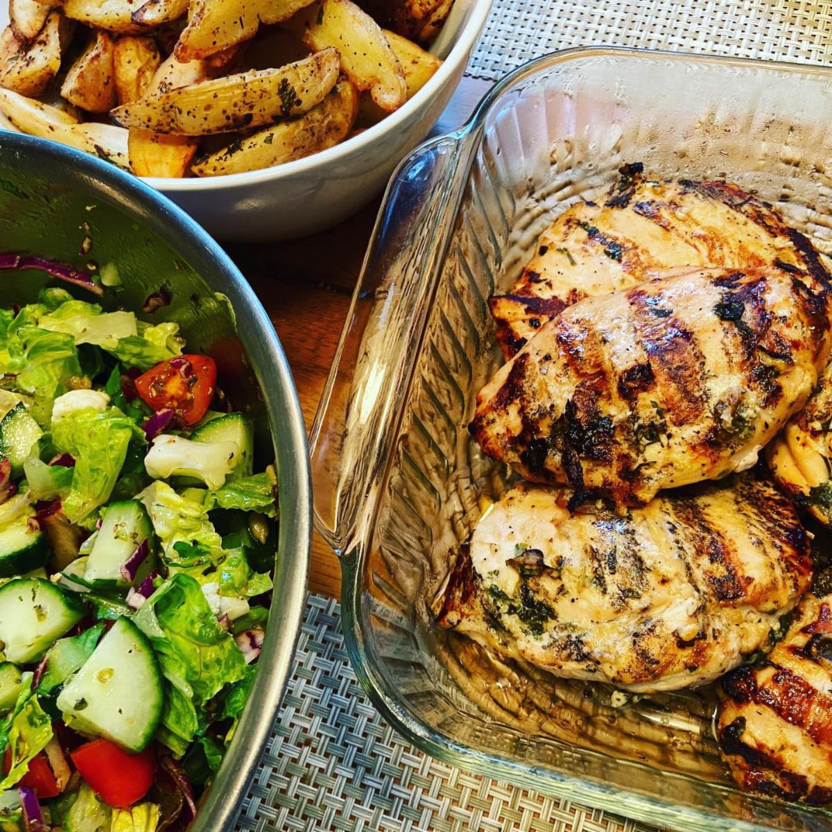 DinnerClubNews's tweet photo. Memorial Day is this weekend and we can help take the fuss out of entertaining so you can enjoy the holiday weekend enjoying friends and family. This month is loaded with grilling favorites so make sure to stock up before time runs out. Order today! https://t.co/rTSfaeYXca https://t.co/WEpctqDDgo