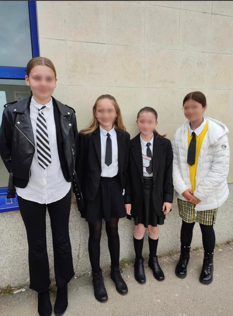 Uniform Day : vendredi 12 mai, nos élèves se sont parés de leur plus belle tenue pour célébrer la journée anglaise 🇬🇧🇬🇧🇬🇧. À cette occasion , le self a été décoré par les élèves qui ont également pu déguster un très bon Fish  and Chips accompagné d’un petit thé 🫖.