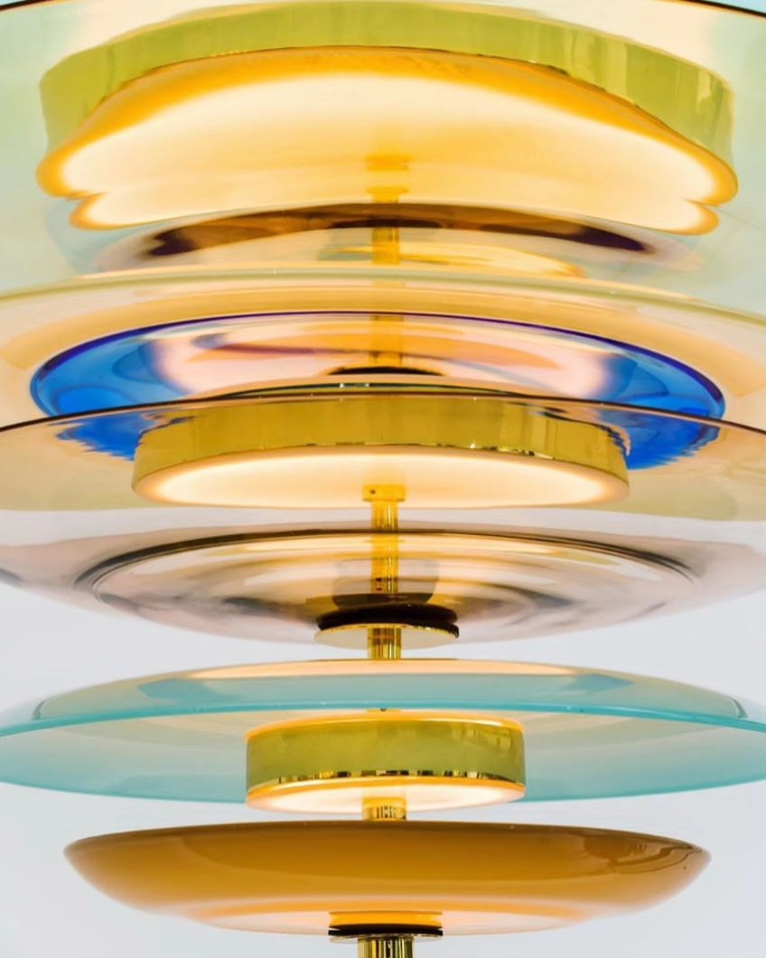 Nested Disc chandelier by New York City based glass artist and designer Jamie Harris.

Carefully stacked layers of handmade iridized coloured glass diffuse the LED lighting discretely hidden inside.

Visit: mesmerized.it

#chandelier #glasslighting #iconiclighting