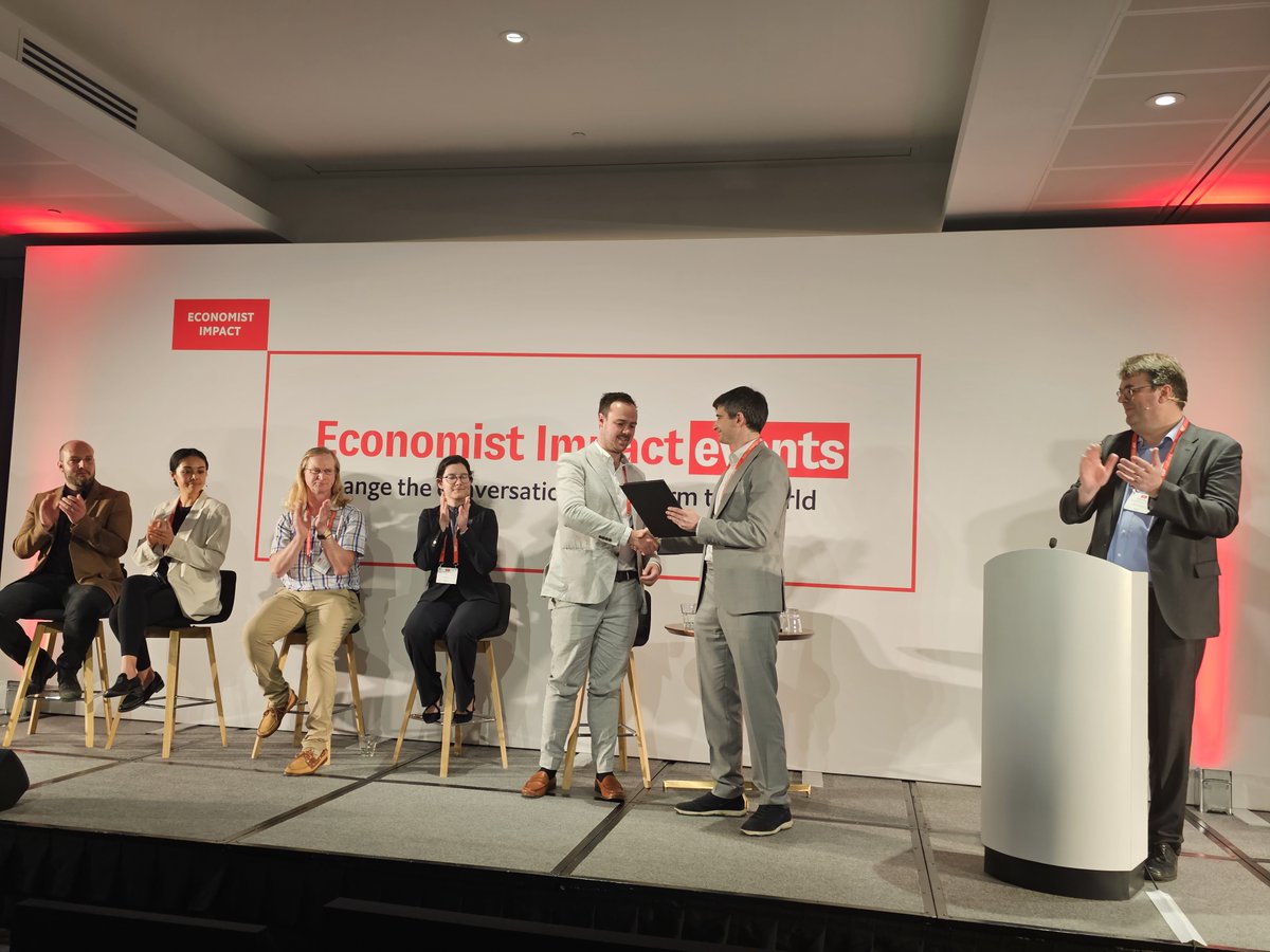 Very proud to announce that we were awarded the inaugural IOP quantum Business Innovation and Growth Group (qBIG) Prize at The Economist’s Commercialising Quantum event last week: buff.ly/42Yq1En @niall_holmes @PhysicsNews @QuantumExp @TheEconomist