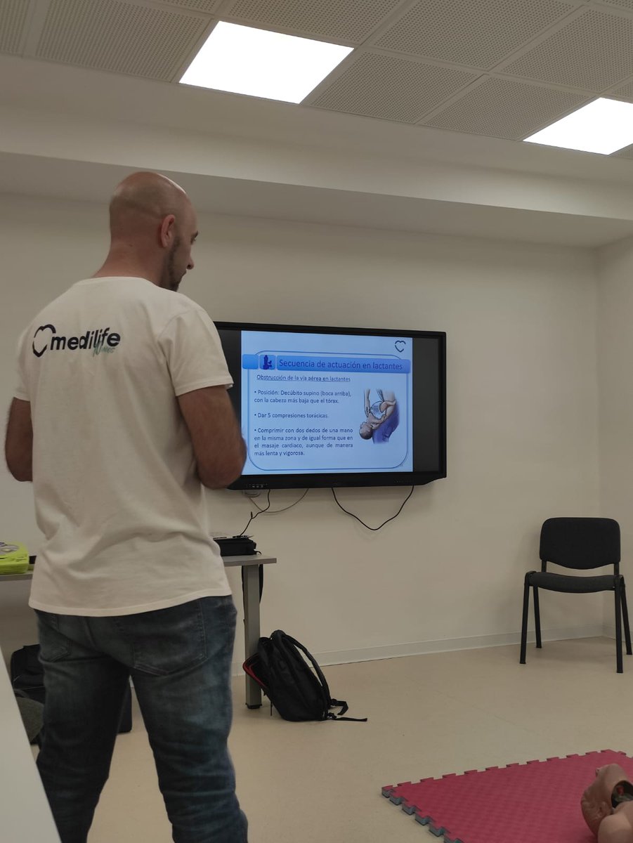 MediLifeTrainin's tweet photo. Hace muchos años que impartimos formación de RCP Y DESA para los alumnos de la Coopsalus en Castellón.
Ahora comenzamos las jornadas formativas para sus alumnos, que tendrán lugar a lo largo de estas semanas.
Gracias por contar con nosotros.
Seguimos!
#rcp #desfibrilador https://t.co/QSsw8ef297