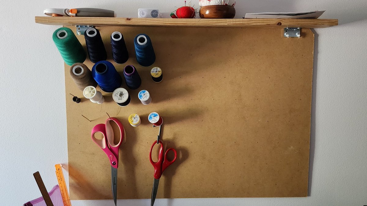 Techncalanimboi's tweet photo. Made a lil thing, just wanted to show off diy NUT! :') for when you have no nuts. :^ zipties. Now i can start sewing again maybe! *My bigg stock of thread didn't move with me :- ( https://t.co/mrpa1CMR8R