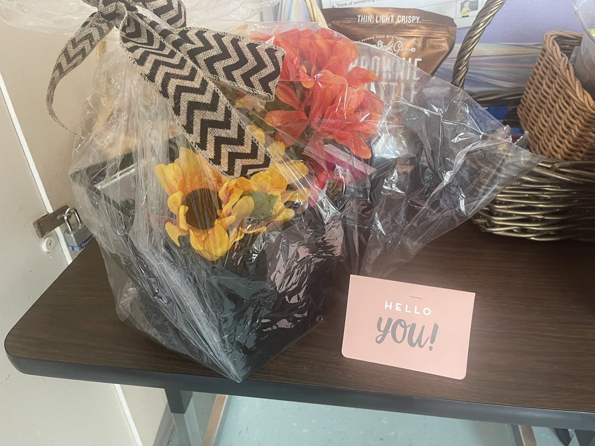 HcpsProgram's tweet image. We&apos;re still receiving tokens of appreciation and love!!! 💛Thank you, @EducatorJJM and the @ArthurAsheJrES admin and staff. 💙 #EIP #TeacherAppreciation2023 #somuchloveandappreciation