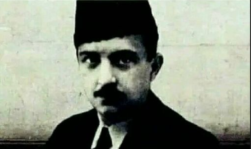 Uzaktan_Gelen__'s tweet photo. Atatürk'ün yakın çalışma arkadaşı, Mahmut Esat Bozkurt diyor ki;

'Alfabe devrimine karşı çıkanlar bu suale cevap vermelidir. Bu arap harfleri bu kadar mukaddes idi ise, 600 sene bu molla takımı bu halka neden okuma yazma öğretmeyip, kör sağır bıraktı?

Hakikat şudur ki bunlar halkın okuyup yazamamasından memnundular. Çünkü okuyan ve yazan halk bunları bunca asır sırtında taşımayacaktı.'
